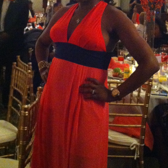 Perfect for PROM and wedding season! BCBGMAXAZRIA - Picture 4 of 4